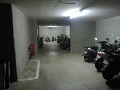 【その他共用部分】 | リーベスト山手 | 駐輪場・バイク置場もあります。
雨が降っても安心です。
