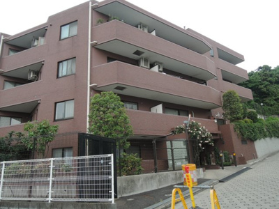 【外観】 | リーベスト山手 | 市営地下鉄ブルーライン「阪東橋」駅徒歩14分。
閑静な住宅街に位置するマンションです。
日勤管理なので管理体制良好です。