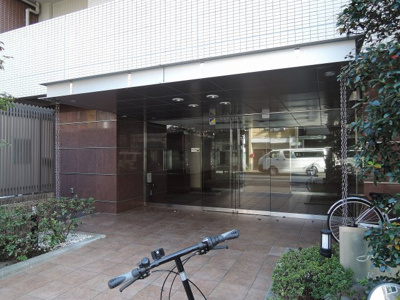 【エントランス】 | レヴィール川崎 | JR東海道本線・京浜東北線・南武線「川崎」駅徒歩8分と好立地
通勤時間の短縮でご家族と過ごす時間を増やす事が出来ます。