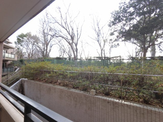 【展望】 | バルコニーから緑豊かな閑静な住宅街が眺望できます。