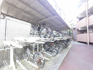 【その他共用部分】 | 屋根付き駐輪場です。
