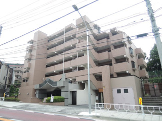 【外観】 | 3階南西向きで日当たり良好！
前面には「根岸森林公園」があり開放感がございます。