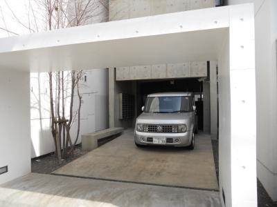 モノコモド御前Ｂ棟のエントランス