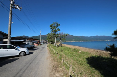 【前面道路含む現地写真】 | 大津市和邇北浜　目の前がびわ湖の戸建て | 前面道路は交通量も少ないです