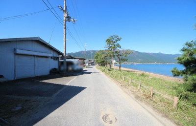 【外観】 | 大津市和邇北浜　目の前がびわ湖の戸建て | 右側が敷地と未登記倉庫、左側がびわ湖