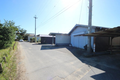 【前面道路含む現地写真】 | 大津市和邇北浜　目の前がびわ湖の戸建て | 前面道路南方向