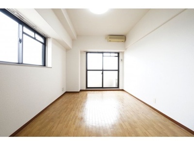 【居間・リビング】 | トーケン設計戸畑駅前Ⅱ | 礼金１(実)で家電3点セット（冷蔵庫・洗濯機・電子レンジ）を契約時にお付けします。※リサイクル品