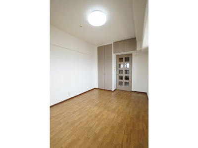 【洋室】 | トーケン設計戸畑駅前Ⅱ | ゆったり過ごせるリビングです