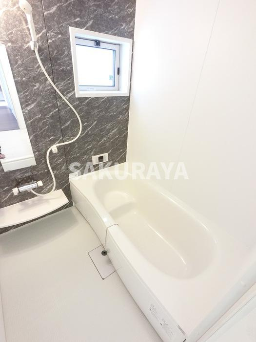 アクセル イーストの浴室|大きい浴槽なので、お風呂好きにはピッタリです。