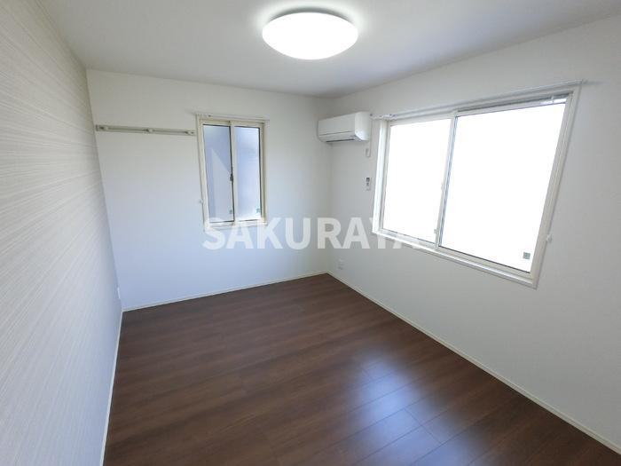 アクセル イーストの洋室|エアコンあります。