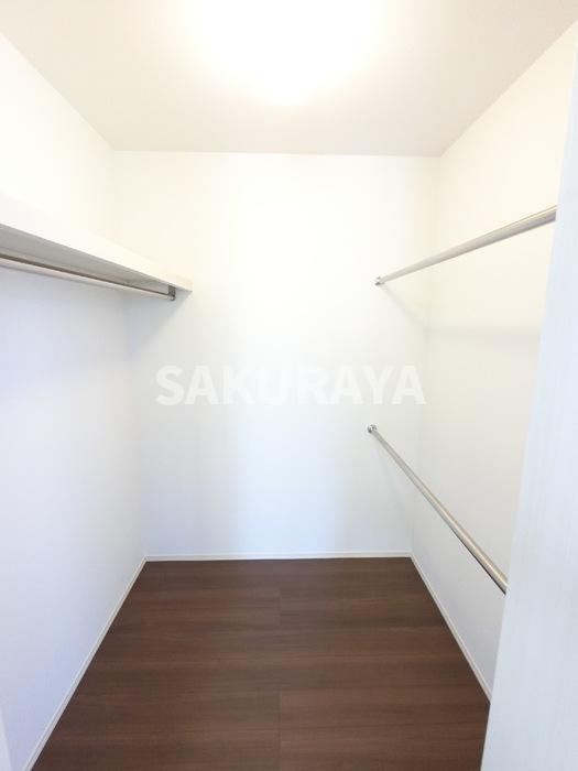 アクセル イーストの収納|衣類から大きな荷物までたくさん収納できます。