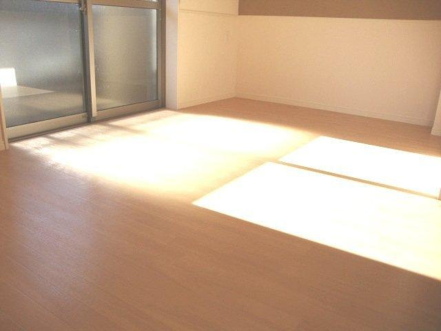 ロイヤル　パピヨンの居間・リビング