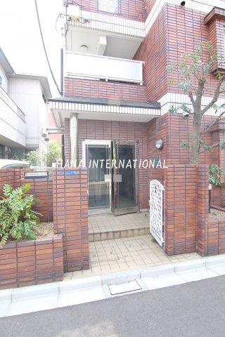 ローズガーデンＲ８番館のエントランス