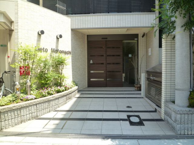 リエット元町のエントランス