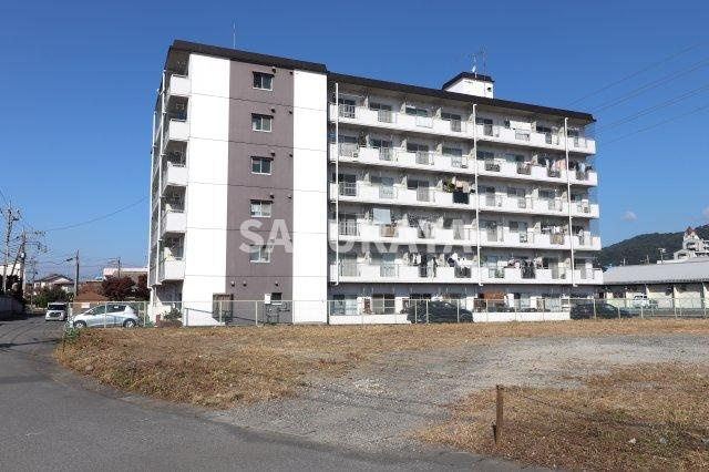 ホワイトハイツ鹿島台の外観