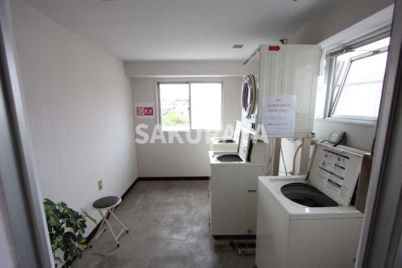 ホワイトハイツ鹿島台のその他共用部分|2F：コインランドリー