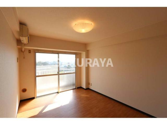 ホワイトハイツ鹿島台の洋室|現況と異なる場合がございます。