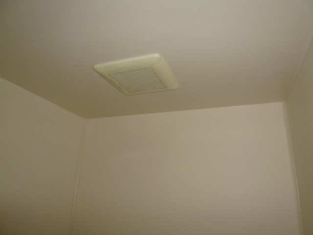 ニューコーポ小松Ａの浴室|換気扇