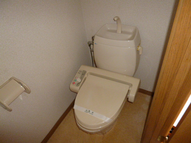 ニューコーポ小松Ａのトイレ|シャワー付きトイレ