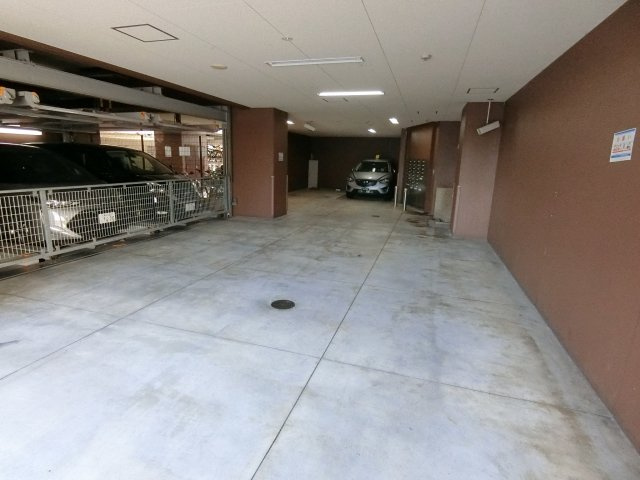 アルファステイツ西明石駅前3の駐車場