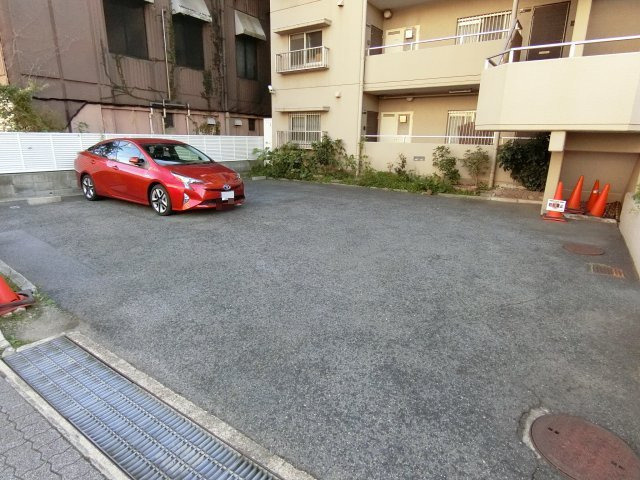 シャンボール舞子の駐車場