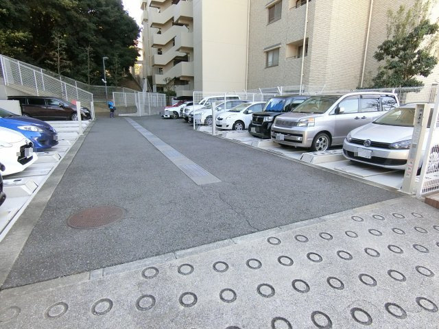 ネバーランド舞子の駐車場