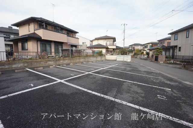 ドレミメゾンBの駐車場