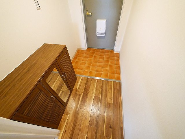 東亜シティプラザの玄関|きれいな玄関です