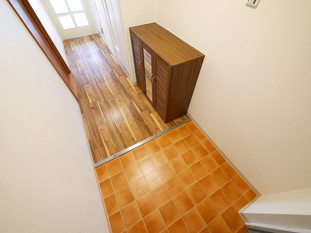 東亜シティプラザの玄関|落ち着いた玄関です