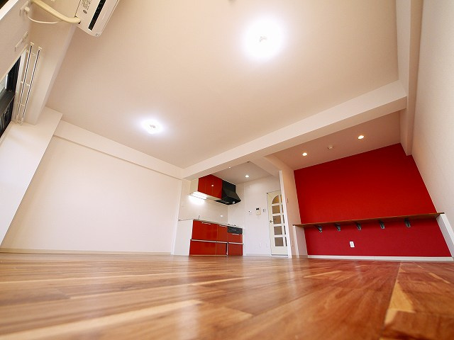 東亜シティプラザの居間・リビング|ゆったりとした居間です