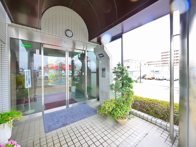 東亜シティプラザのエントランス|キレイな共有スペース