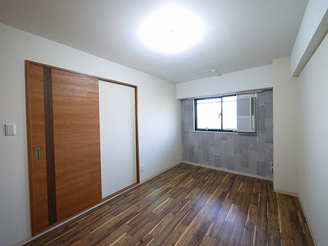 東亜シティプラザの洋室|落ち着いた色調の洋室です