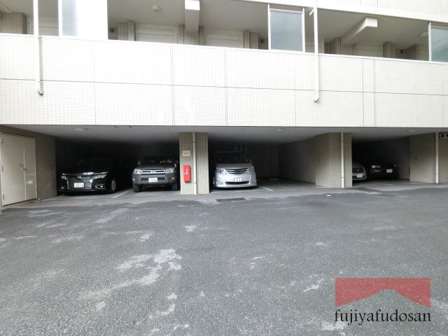 板橋仲宿パーク・ホームズの駐車場