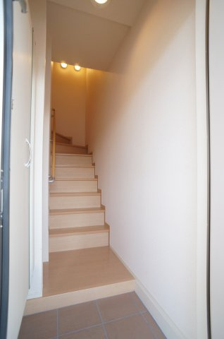 エルカミーノレアルの玄関|広々玄関♪
参考、同建物・類似間取りの号室