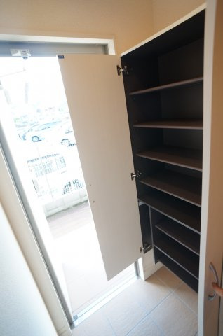 エルカミーノレアルの玄関|大きな靴箱です★
参考、同建物・類似間取りの号室