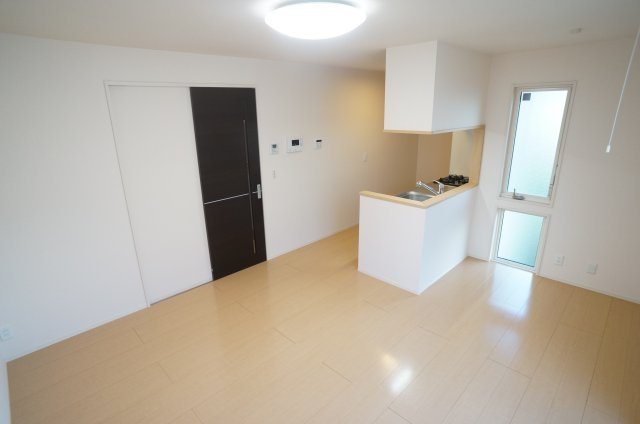 エルカミーノレアルの居間・リビング|参考、同建物・類似間取りの号室
