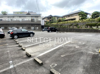 【駐車場】 | 駐車場があるので、車を買う予定の方も安心です