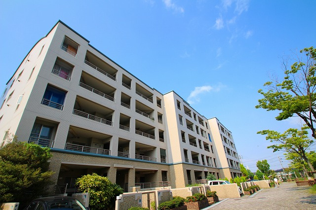 サンハイツ中央台Ｆ棟の外観|最上階！陽当たり良好です。
※2019年11月現在、大規模修繕工事実施中です。