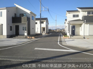 【前面道路含む現地写真】