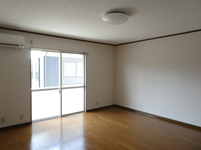 レストハウスの洋室|洋室12帖　エアコン、照明付き