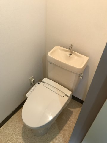 レストハウスのトイレ|【トイレ】温水洗浄暖房便座付き