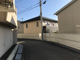 【前面道路含む現地写真】