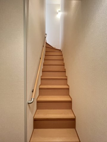 カーミー・芳川Aの内装|階段