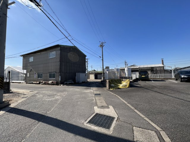カーミー・芳川Aの周辺