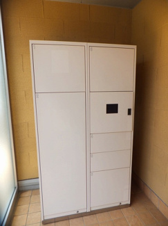 【その他共用部分】 | 共用エントランスには宅配BOXがあるので荷物の受け取りもスムーズに♪再配達を依頼する手間が省けます☆