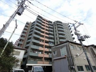 【外観】 | 5階東南角部屋につき日当たり・通風良好
明るいリビングと接した和室はオープンにすると開放感あふれるスペースに♪
