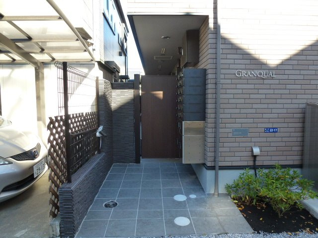 グランクオール柴又のエントランス