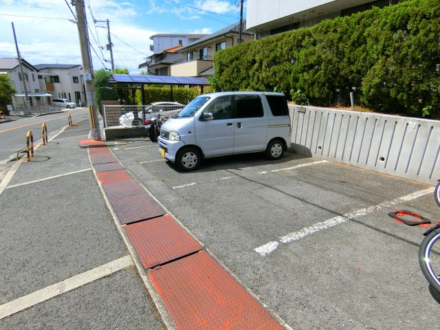 グリーンヒルハイツの駐車場
