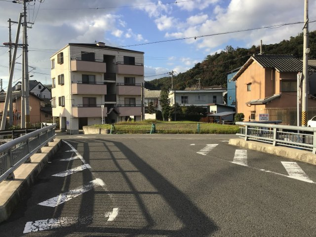 海南市山崎町1丁目・土地・56569の前面道路含む現地写真