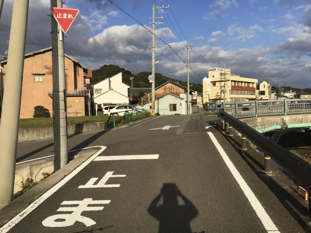 海南市山崎町1丁目・土地・56569の前面道路含む現地写真